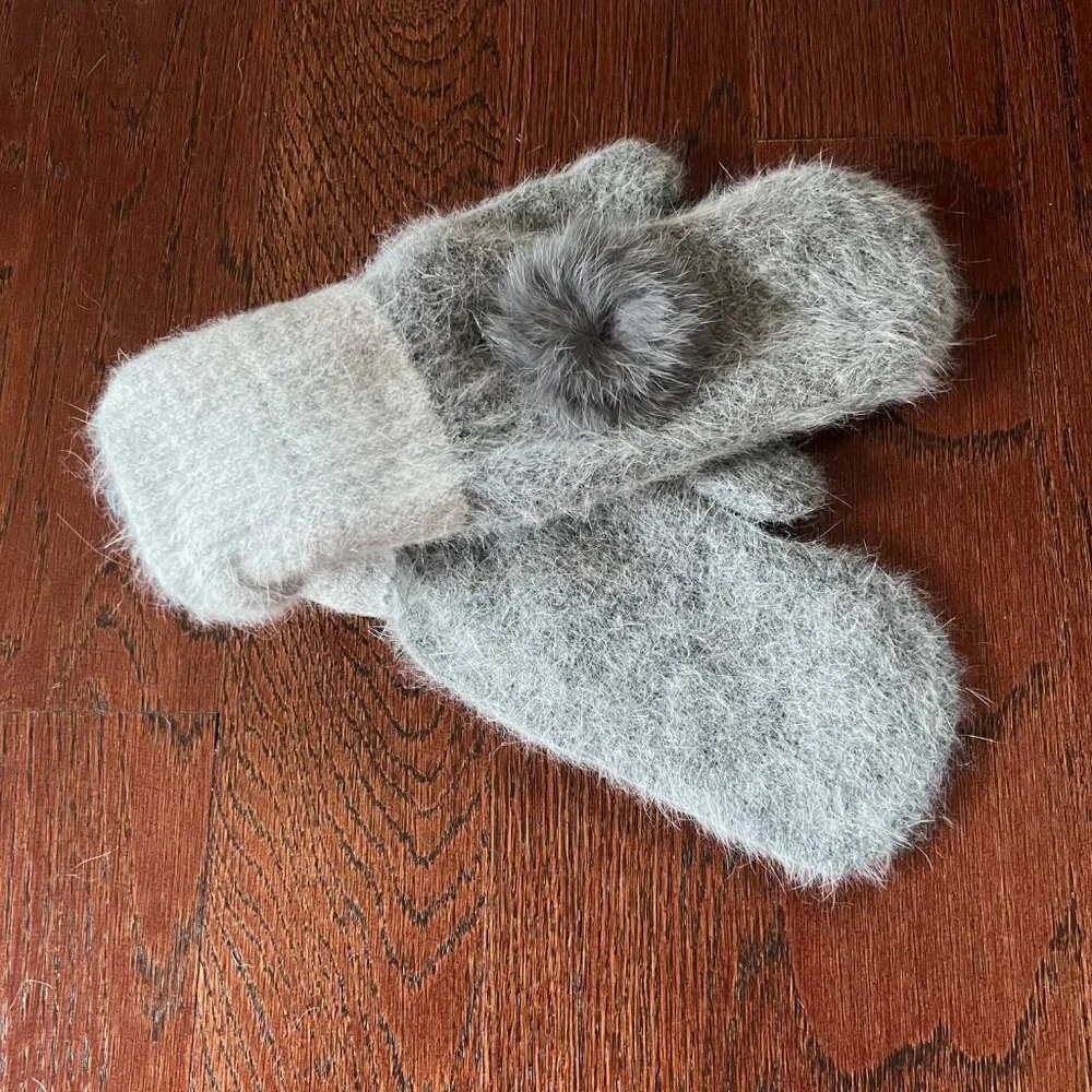 Fadivo New York Gray Warm Faux Fur Detail Winter Mittens One Size NWT